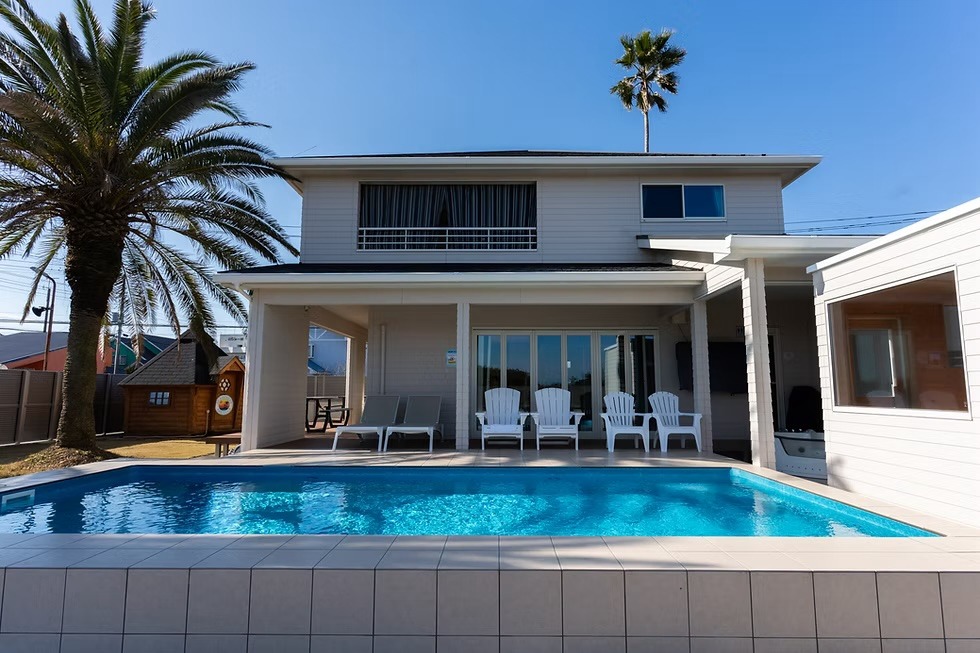 SEADINERS Beachfront Villa 99