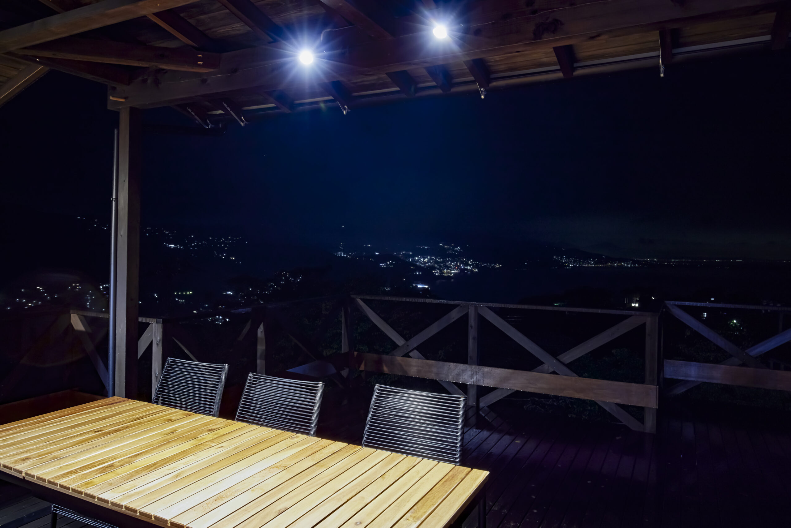 夜景と漁火を眺めながら静寂の夜サウナ