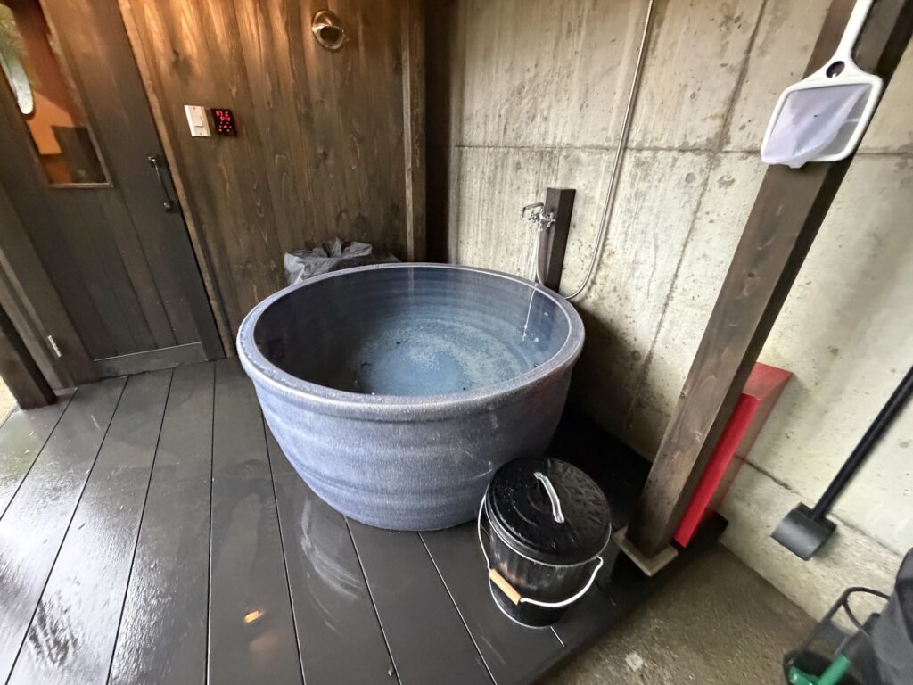 水風呂｜チラー完備で極上のクールダウンを楽しめる円形水風呂1