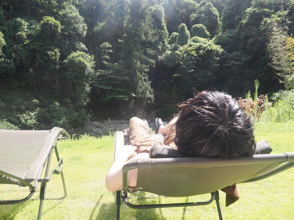 外気浴｜川音と自然の中で味わう、ととのい時間2