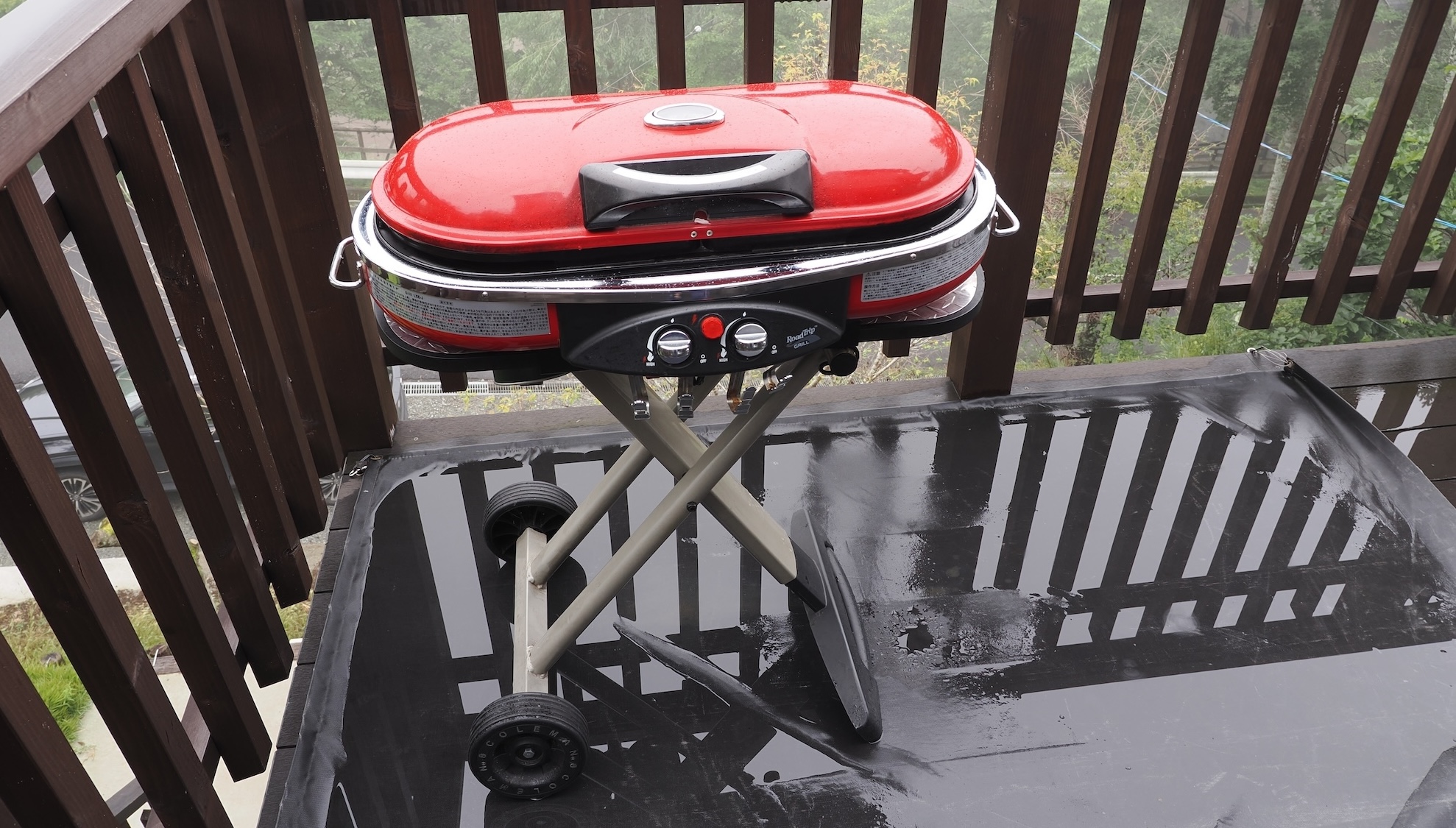 山中湖のヴィラのウッドデッキで楽しむBBQディナー